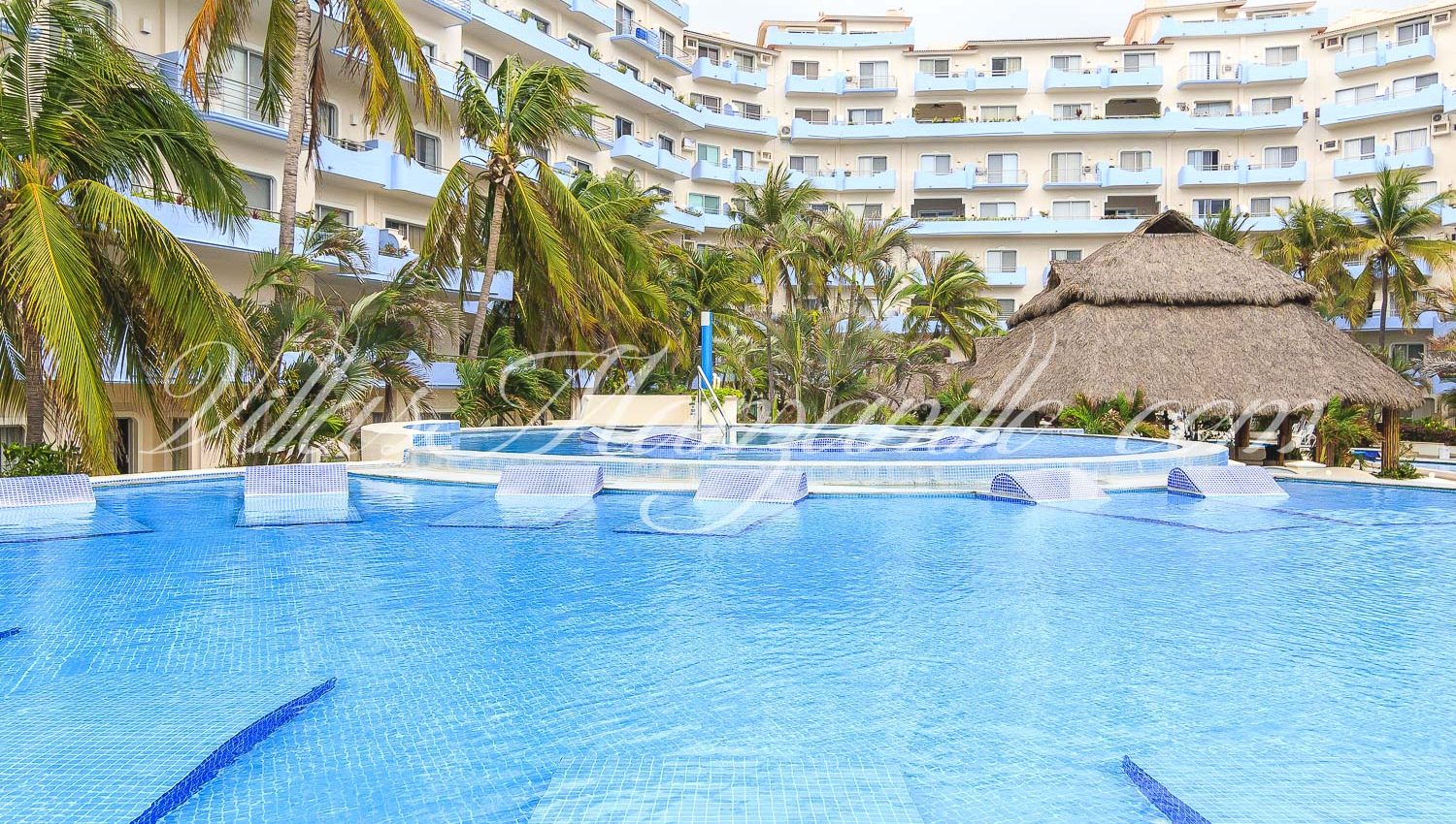 Se Renta for Rent Vacation Rental Manzanillo Mexico Pacifico Azul Elegance Blue Gran Pacifico Departamento Reyes del Mar-8